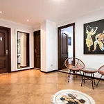 Urban Oasis Center Apartment *
